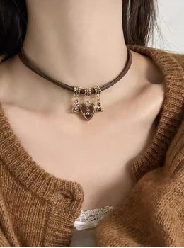 Brown Punk Lolita Sweet Cool Hottie Phnom Penh Heart Pendant Simple Versatile Collarbone Chain Necklace