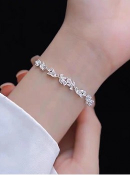 Exquisite Girl Light Luxury Style Versatile Stylish Elegant Wisteria Flower Zircon Classic Lolita Bracelet