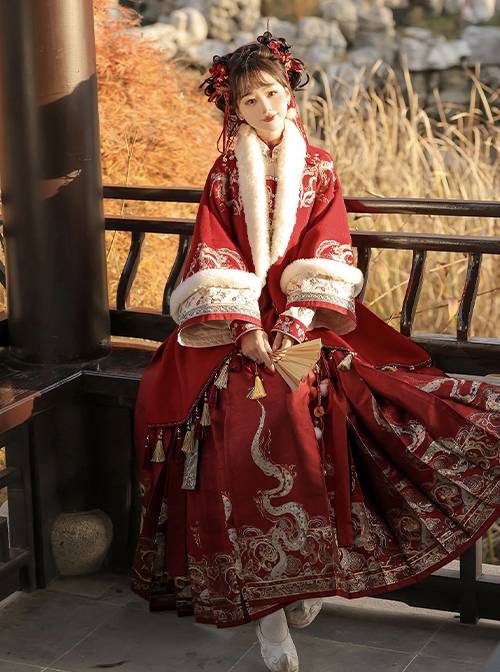 Endless Wealth Series Red Improved Chinese Traditional Hanfu Gorgeous Golden Snake Tassel Fur Edge Coat